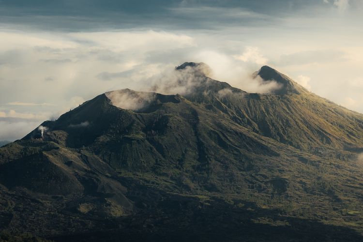Inilah 5 Gunung Tertinggi di Seluruh Indonesia, Ada yang Memiliki Salju di Puncaknya