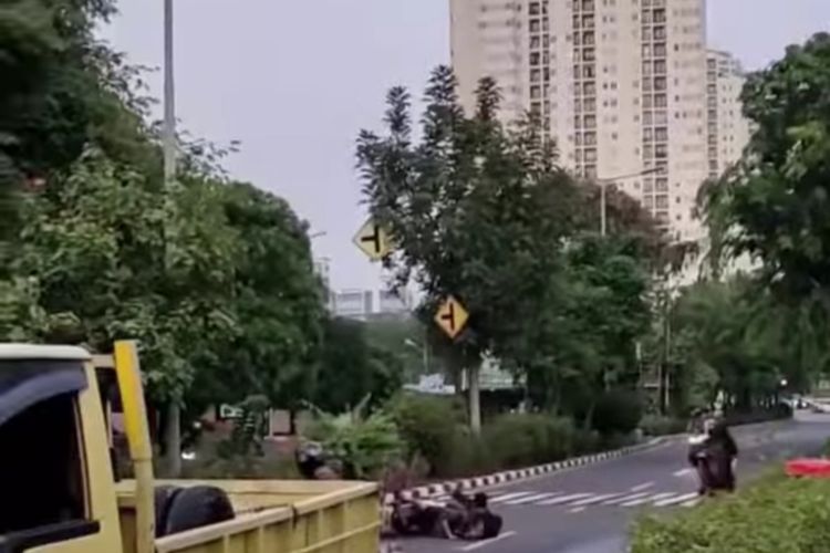Viral Kecelakaan Speed Bump di Sunter yang Bikin Pemotor Jatuh, ini dia Penjelasan dan Aturannya