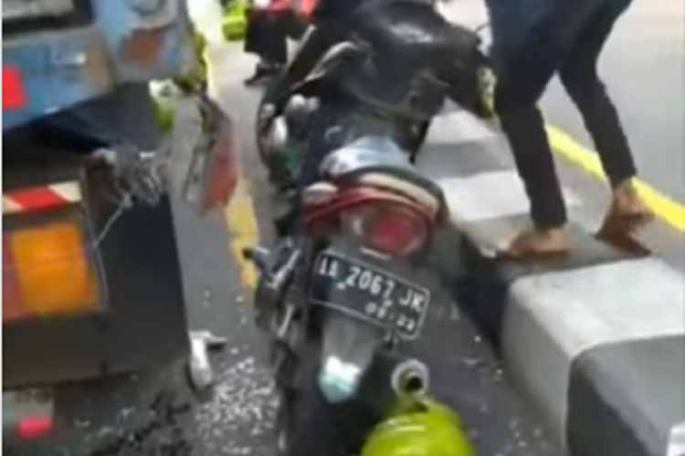 Breaking News! Kecelakaan Beruntun di Perempatan Beran Sleman Yogyakarta Libatkan Truk dan Kendaraan Lainnya