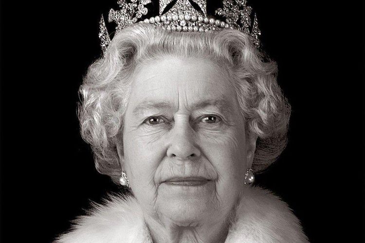 Ratu Elizabeth II Meninggal Dunia, Ribuan Warga Inggris Menangis di Depan Istana Buckingham