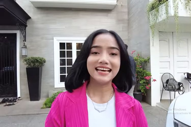 Fuji Ngamuk-ngamuk ke Netizen Yang Hujat Ibunya Saat Live TikTok: Ke IG Gue Aja!