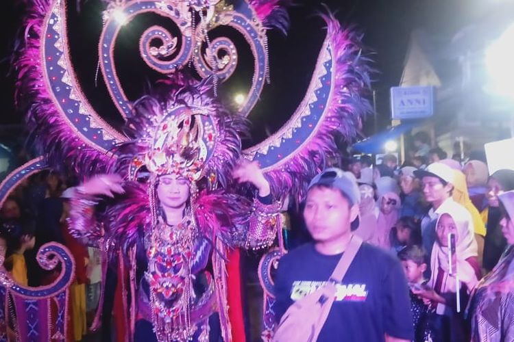 Heboh Aksi Getok Harga Parkir Tak Sesuai Karcis di Karnaval Peringatan HUT RI ke-77 Jokarto, Lumajang