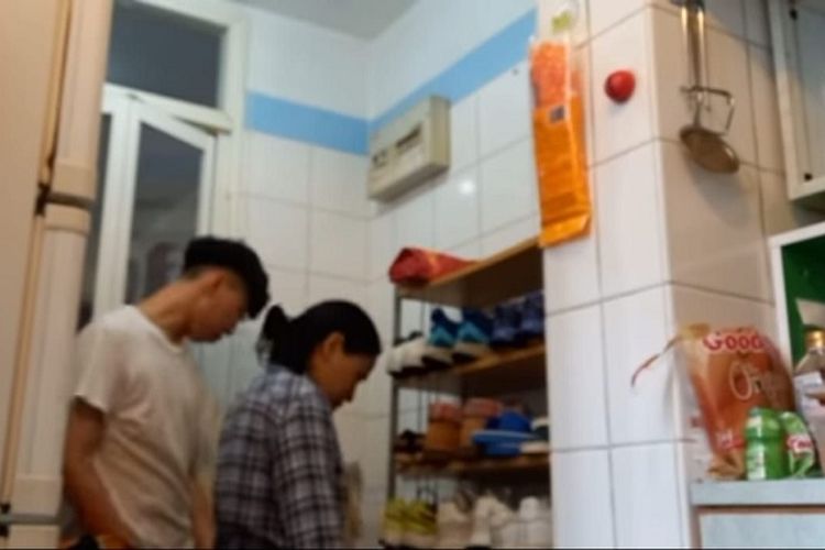 Pasrah, TKW Cantik Ini Terpaksa Layani Majikan yang Kebelet di Dapur saat Istrinya Tertidur