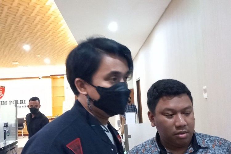Tak Hanya Berkata Kasar Pada Wanita Bule, Billy Syahputra Juga Usir Robby Shine hingga Dilaporkan ke Polisi