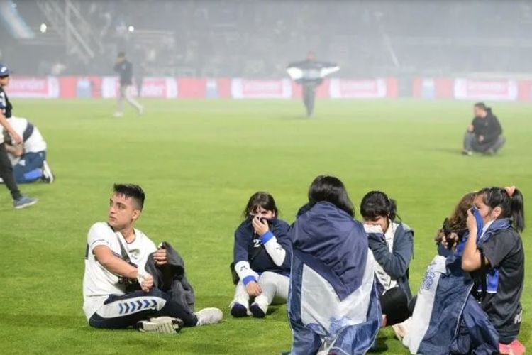 30 Ribu Orang Hirup Tembakan Gas Air Mata di Saat Liga Argentina, Mirip Kejadian di Stadion Kanjuruhan