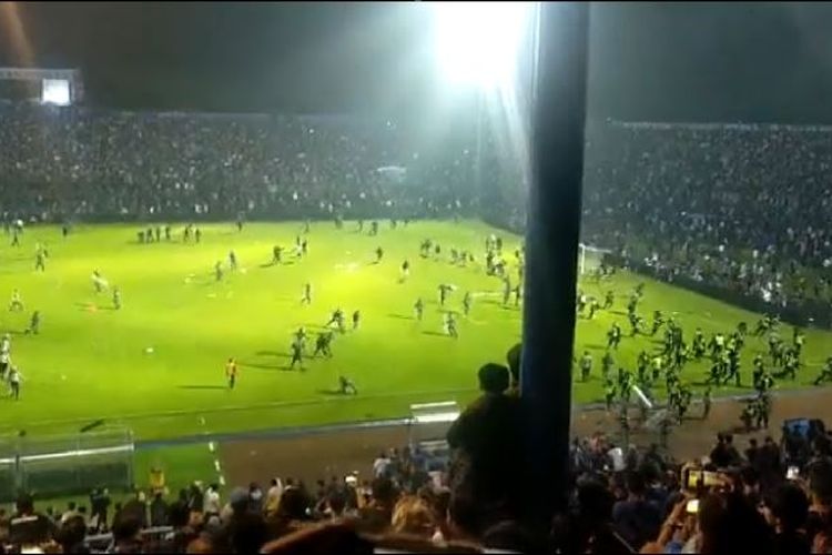 Ricuh Suporter Arema vs Persebaya di Kanjuruhan: Balita Malang Jadi Korbannya