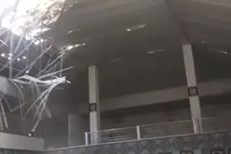 Kantor DPRD Cianjur Ambruk dan Rusak Parah Pasca Gempa, Puing Reruntuhan Berserakan di Sekitar Gedung