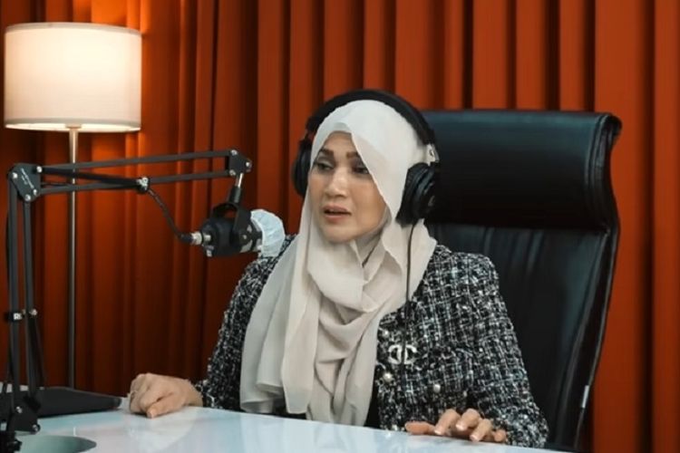 Gampang Menyesal, Ini Alasan dari Poppy Amalya Himbau Jangan Menikah Saat Cinta-Cintanya