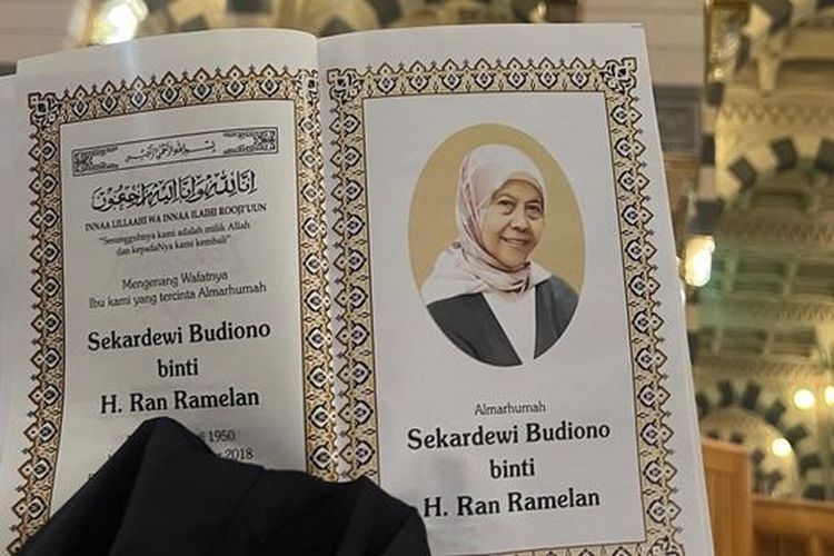 Laksanakan Ibadah Umroh, Ayu Dewi Spesial Kirim Doa untuk Mendiang Sang Ibu