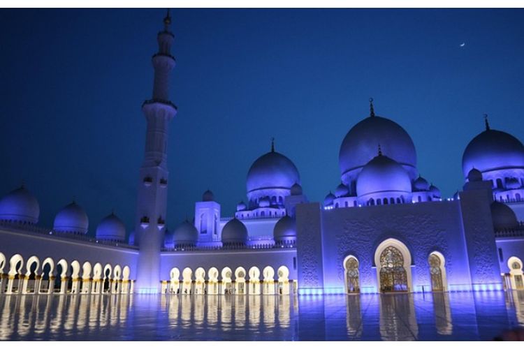 Khutbah Jumat Singkat dan Lengkap: Jangan Berputus Asa, Rezeki Banyak Macamnya!