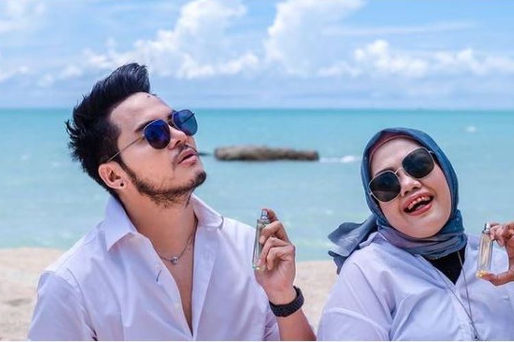 Elly Sugigi Sebut Cinta Terlarang Irwan Aher Bersama Seorang Pria Jadi Biang Kehancuran Rumah Tangganya