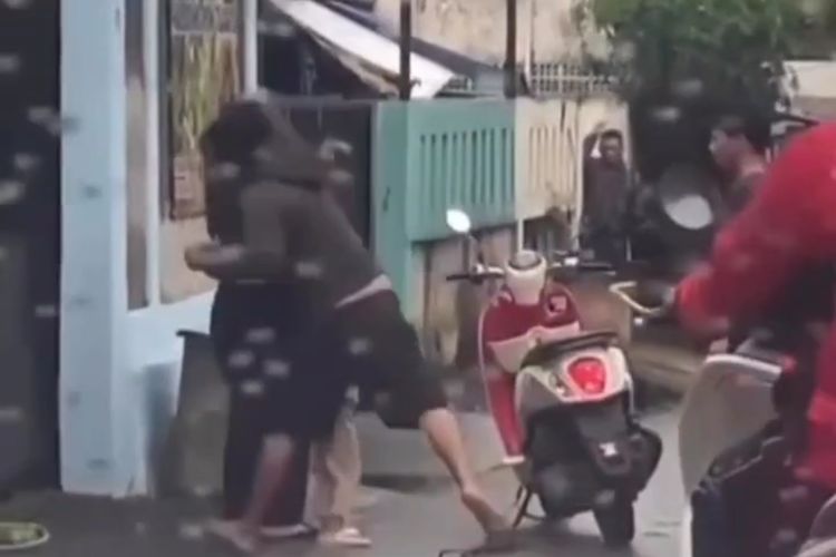 Update Terbaru, Viral! Pria Ini Tega Pukul Istri di Depan Umum dan Anak, Warganet: Itu Wujud Asli Laki-Laki