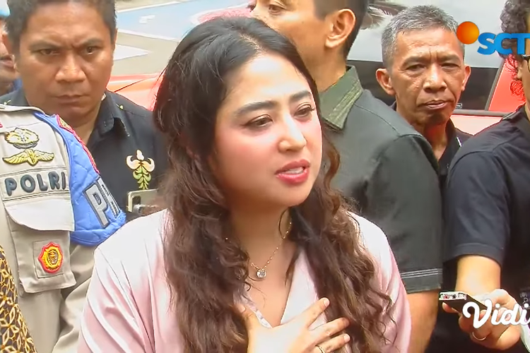 Dewi Perssik Kembali Laporkan 3 Akun Haters Pasca Pembatalan 2 Kontrak Kerja