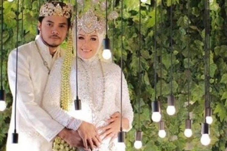 Gegara Irwan Aher Direbut Pria Lain, Elly Sugigi Putuskan Sudahi Bahtera Rumah Tangganya