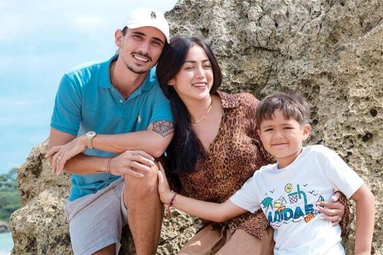 Vincent Verhaag Dituding Tak Mau Bantu Jessica Iskandar Lunasi Cicilan KPR, Ibunda El Barack: Sekarang Nunggak