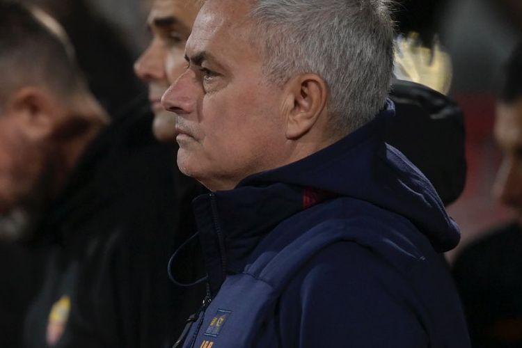 Namanya Dikaitkan sebagai Pengganti Fernando Santos di Timnas Portugal, Jose Mourinho Pilih Bungkam