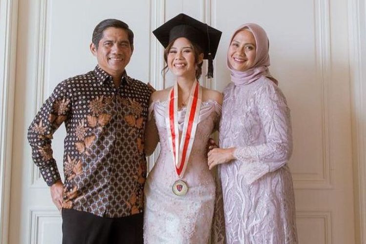 Nadin Amizah Cerita tentang Kedekatannya dengan Sang Bunda, Intan Gurnita hingga Derita Penyakit yang Sama