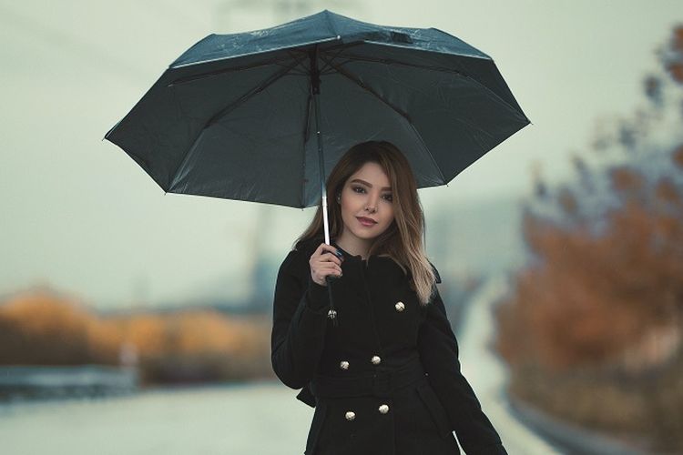 5 Tips Ampuh Merawat Kulit Wajah Agar Tetap Glowing saat Musim Penghujan