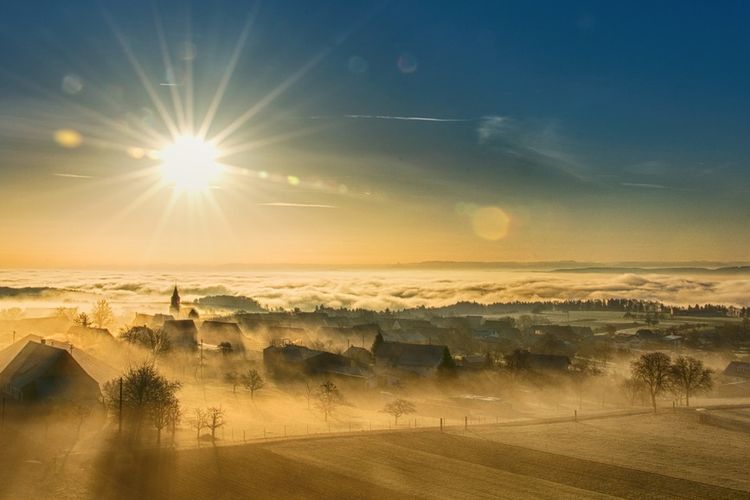 Simak Prakiraan Cuaca Surabaya Hari Ini Senin 12 Desember 2022: Cuaca Cerah Suhu 35 Derajat Celcius