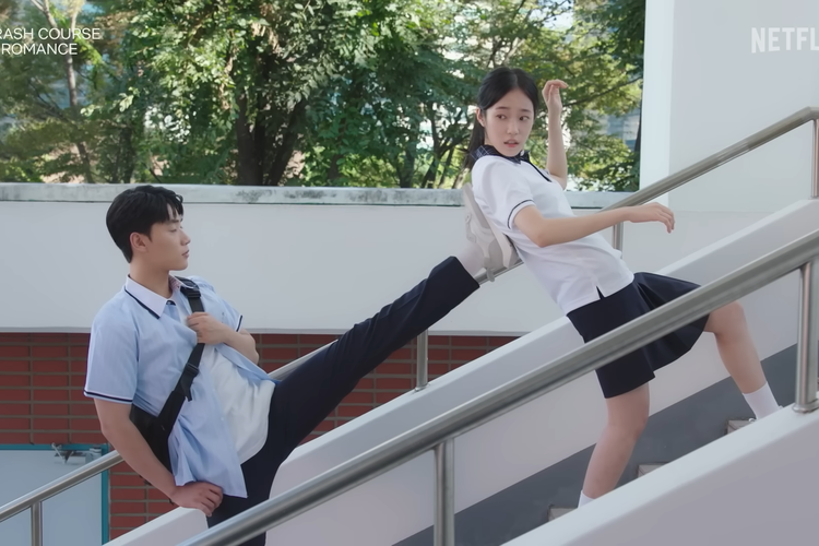 Adegan Menyelamatkan Nam Hae Yi dengan Kaki Menjadi Viral dalam Drama Korea Crash Course in Romance