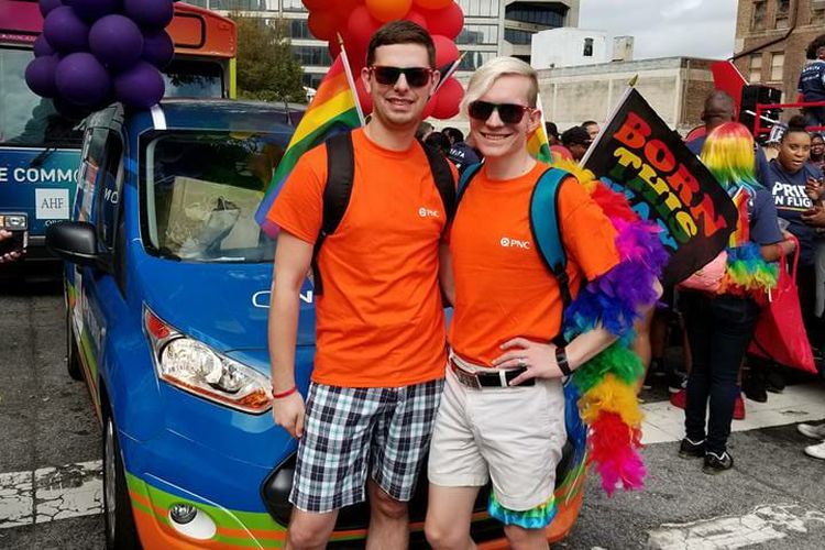 3 Fakta Mencengangkan Pasangan Gay di Amerika Serikat yang Perdagangkan Anak Angkatnya-Ajak Bersetubuh