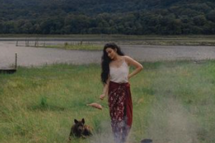 Unggahan Pertama Ariel Tatum di 2023 Bikin Heboh, Diduga Camping Bareng Nicholas Saputra: Lokasinya Sama?