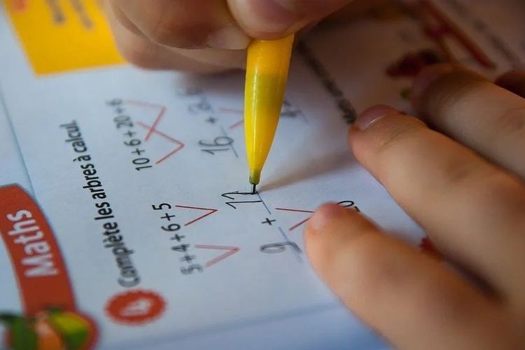 Kunci Jawaban Matematika Kelas 9 SMP Halaman 310, 311 dan 312 Uji Kompetensi 5: Bangun Ruang Sisi Lengkung