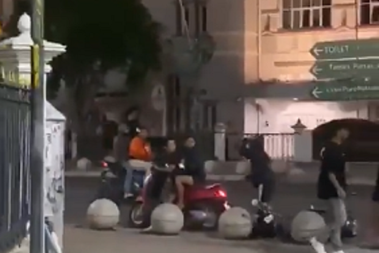 Viral! Aksi Klitih Bacok Mahasiswa di Nol Kilometer Jogja, Warganet: Sepertinya untuk Liburan Ditunda Dulu