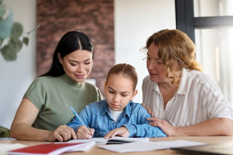 Kunci Jawaban Bahasa Indonesia Kelas 7 SMP Halaman 167 Kegiatan 8: Berdiskusi di Kurikulum Merdeka