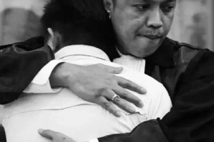 Richard Eliezer Divonis 1 Tahun 6 Bulan, Tangis Ronny Talapessy Pecah Dengar Putusan Majelis Hakim