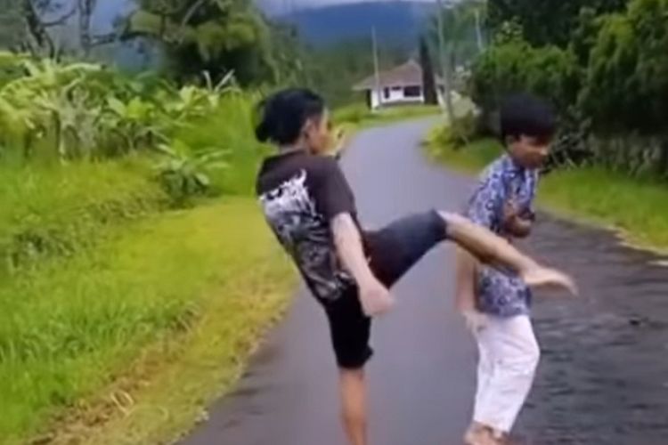 Heboh Pelajar SMP di Pasuruan Ditendang Anggota Geng Desa, Kasusnya Sampai Disorot Anggota DPR