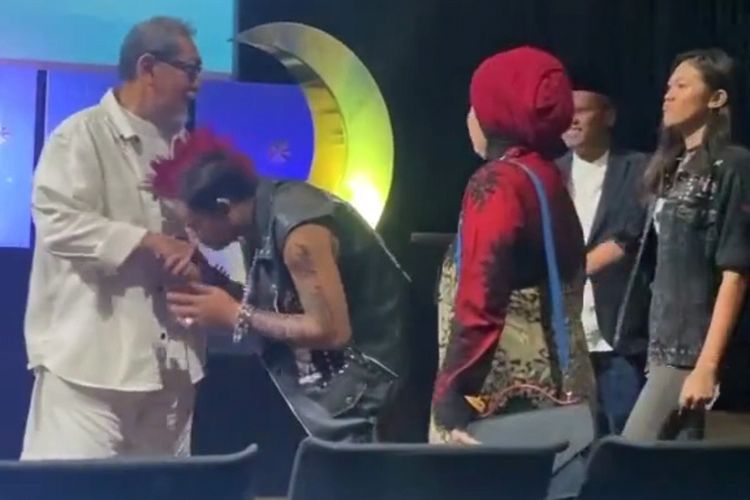 Potret Geng DPR Para Pencari Tuhan Jilid 16 Sasar Deddy Mizwar