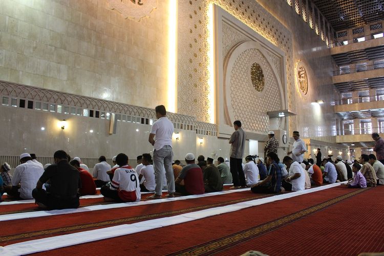 Keutamaan Sholat Tarawih di Malam Pertama Ramadhan 2023, Dilengkapi Bacaan Niat dan Doa Kamilin
