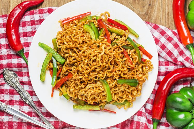 Benarkah Mie Instan Bisa Menyebabkan Penyakit Usus, Mitos atau Fakta? Begini Penjelasan dr Tirta