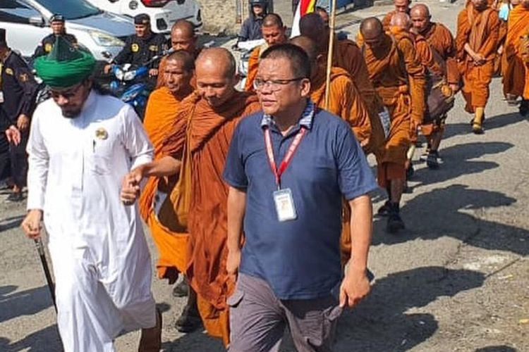 Ritual Thudong ke Candi Borobudur, Rombongan Biksu dari Thailand Tiba di Karawang, Jawa Barat
