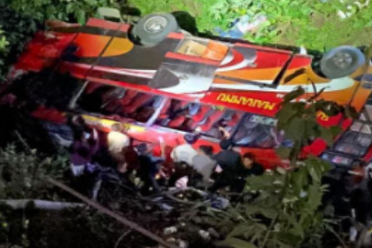 Bus Rombongan Santri Ponpes Gontor Poso Kecelakaan Masuk Jurang: 3 Orang Dilaporkan Tewas