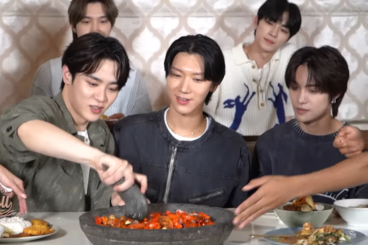 Kacau, Sarwendah dan Ruben Onsu Ajari Boygroup WayV Ngulek Sambal Rame-rame