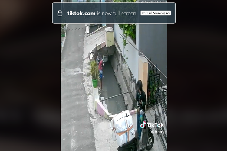 Kocak, Ada-ada Saja Kelakuan Bocil Naik Sepeda Kejebur Sungai