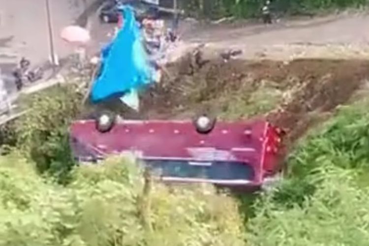 Bus Masuk Jurang Guci Diduga Buntut Kejahilan Anak Kecil yang Tarik Tuas Rem Tangan