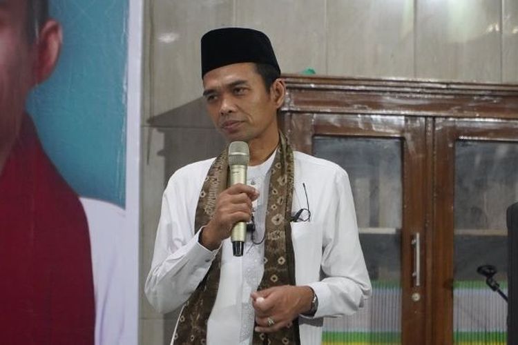 Ini Nasehat Ustadz Abdul Somad Untuk Wanita Karir Yang Suaminya Serabutan! Renungkanlah!