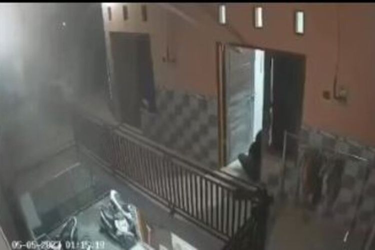 Terekam CCTV, Kelakuan Bejat Oknum Dosen di Buleleng, Bali Coba Perkosa Mahasiswinya di Kos