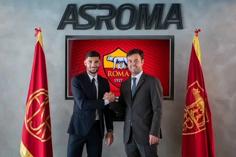 Tikung Arsenal dan Tottenham, AS Roma Sukses Datangkan Gelandang Lyon Houssem Aouar Melalui Kontrak Khusus