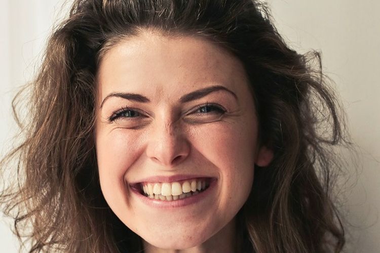 Buruan Racik Masker Kecantikan Buatan Sendiri Dengan Baby Oil dan Air Mawar! Dijamin Wajah Jadi Glowing