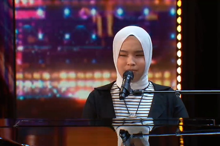 Membanggakan Indonesia, Putri Ariani Raih Golden Buzzer dan Pujian dari Simon Cowell di America’s Got Talent!