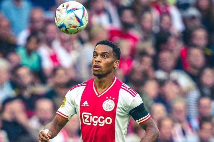 Jurrien Timber Ingin Tinggalkan Ajax, Ternyata Manchester United dan Liverpool Sudah Siap Menampung