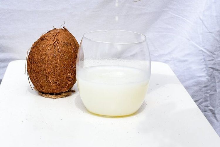 No Ribet! Rahasia Wajah Awet Muda dengan Racikan Toner Air Kelapa, Ternyata Bisa Bikin Sendiri di Rumah