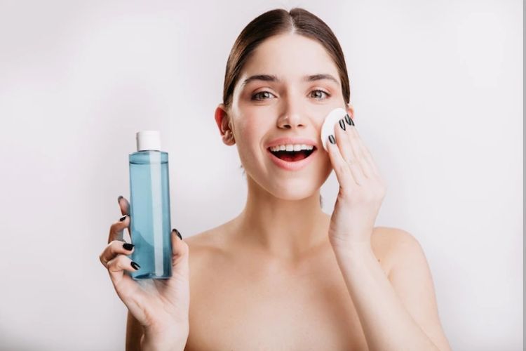 Atasi Kulit Berminyak dan Berjerawat! Berikut 5 Rekomendasi Toner Paling Ampuh untuk Wajah Anda