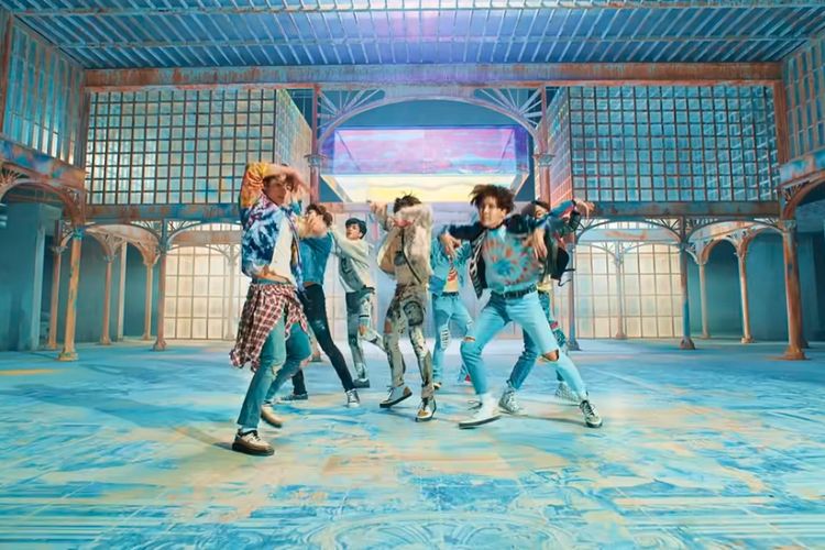 ARMY Bosan Menunggu BTS Wamil? Simak Makna Cinta dan Kesedihan yang Tersirat  dalam Lagu Fake Love BTS