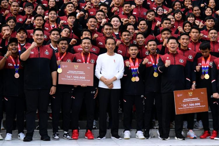 Jokowi Berikan Bonus Kepada Atlet dan Pelatih Peraih Medali SEA Games 2023, Nominalnya Bikin Takjub