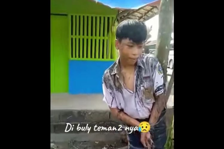 Video Bully Terhadap Anak Berseragam SMP Tak Hanya Sekedar Viral, Netizen Ikut Kesal Seusai Menontonnya
